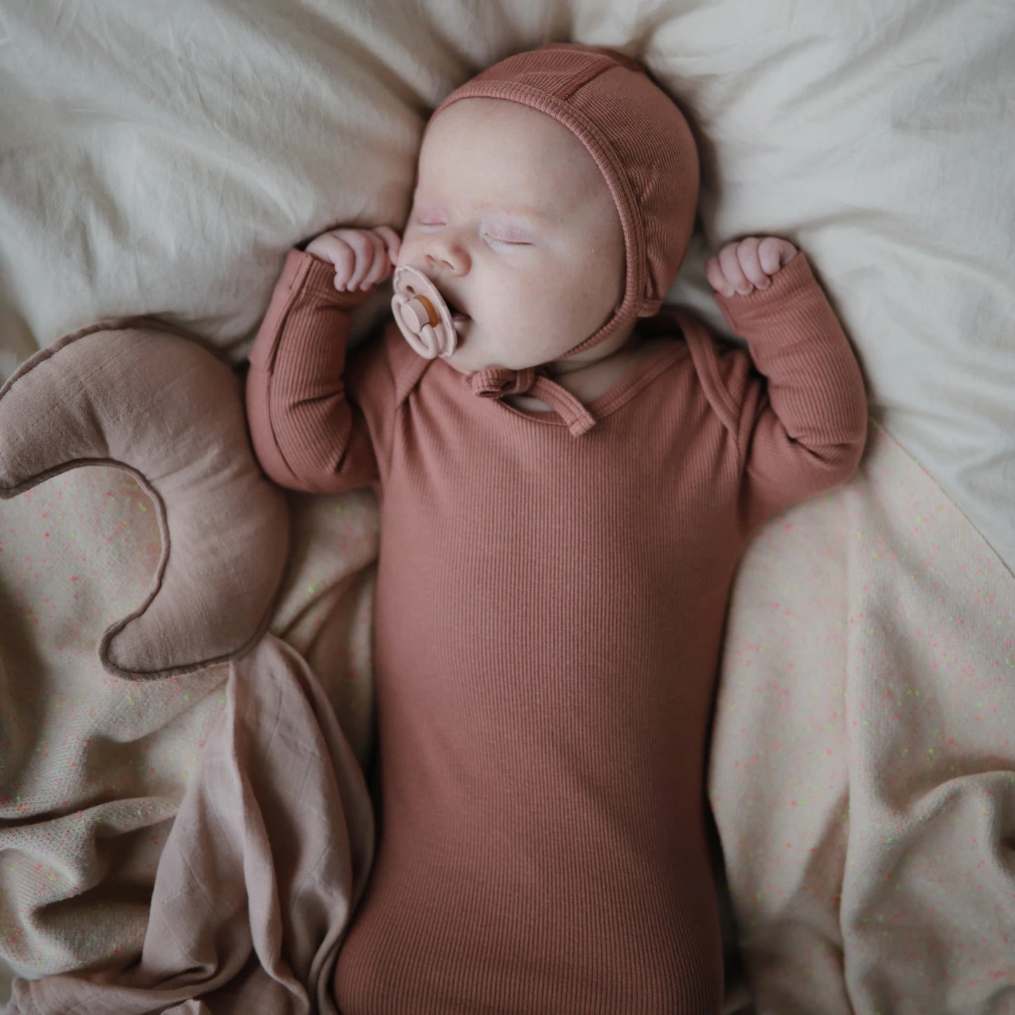 Ribbed Baby Bonnet (Cedar)