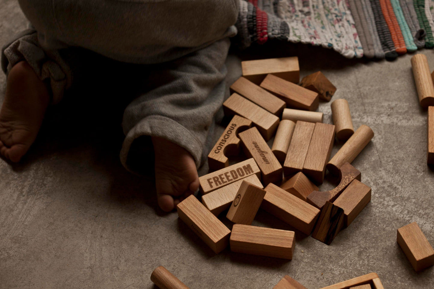 NATURAL BLOCKS IN TRAY - 30 PCS